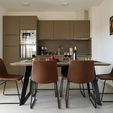 Dora Fuer 4 Personen Und 1 Kind Apartmán Pula